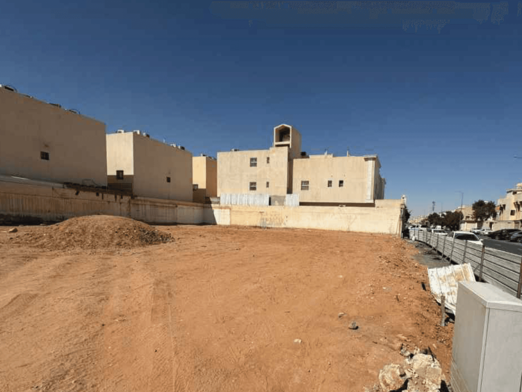 أرض مميزة وكبيرة على شارع 20م